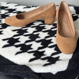 Old Navy Round Toe Tan Suede Heeled Pumps Size 7